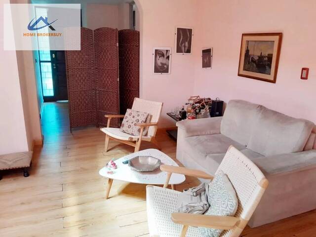 #LB1033C - Casa para Venta en Montevideo - UY-MO - 1