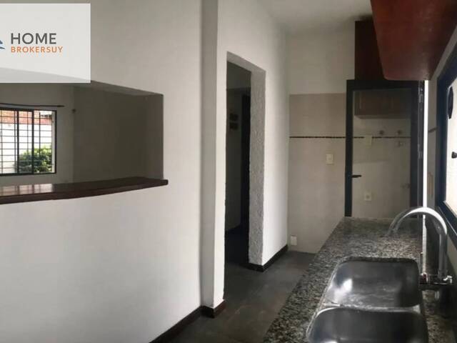 #BU2049C - Casa para Venta en Montevideo - UY-MO - 3