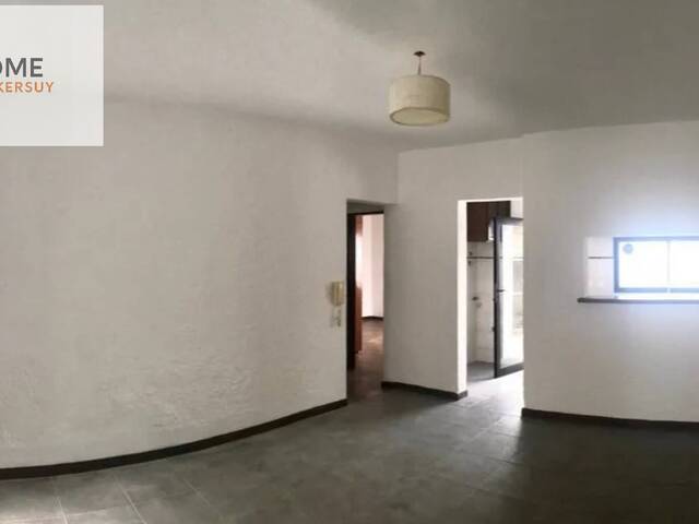#BU2049C - Casa para Venta en Montevideo - UY-MO - 2