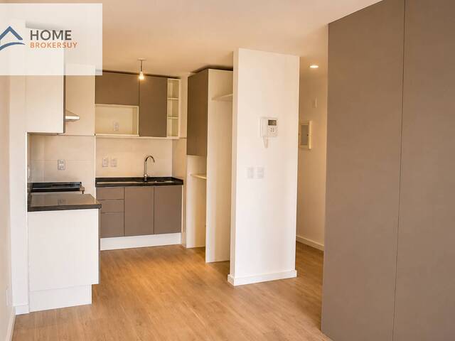 #CE2263 - Apartamento para Alquiler en Montevideo - UY-MO